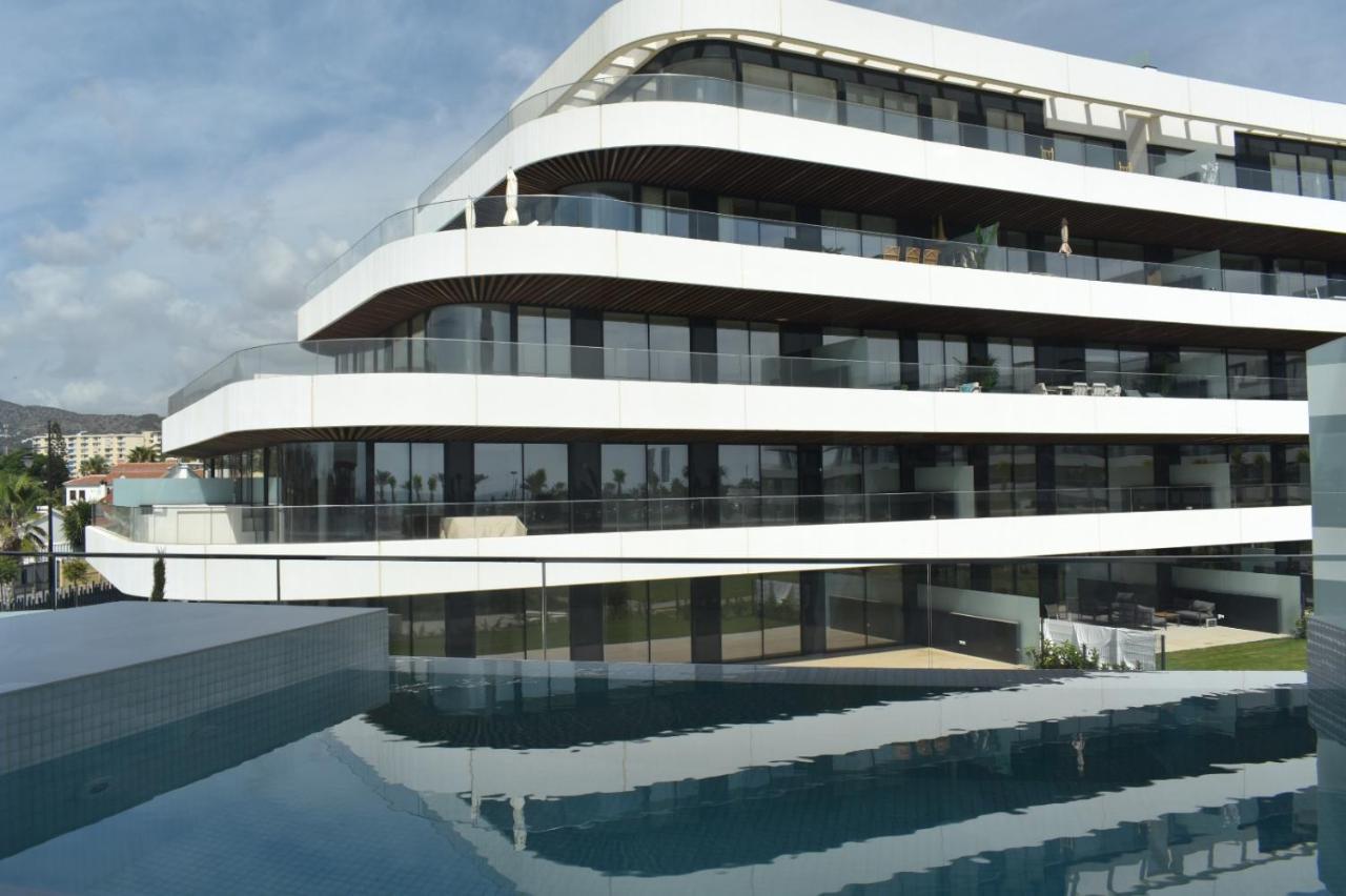 Luxury Complex Beachfront Apartment, Infinity Pool, Sauna, Gym And Large Terrace Torremolinos Exterior foto