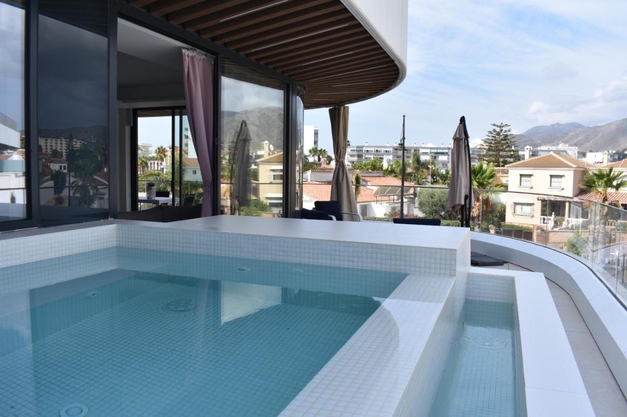 Luxury Complex Beachfront Apartment, Infinity Pool, Sauna, Gym And Large Terrace Torremolinos Exterior foto