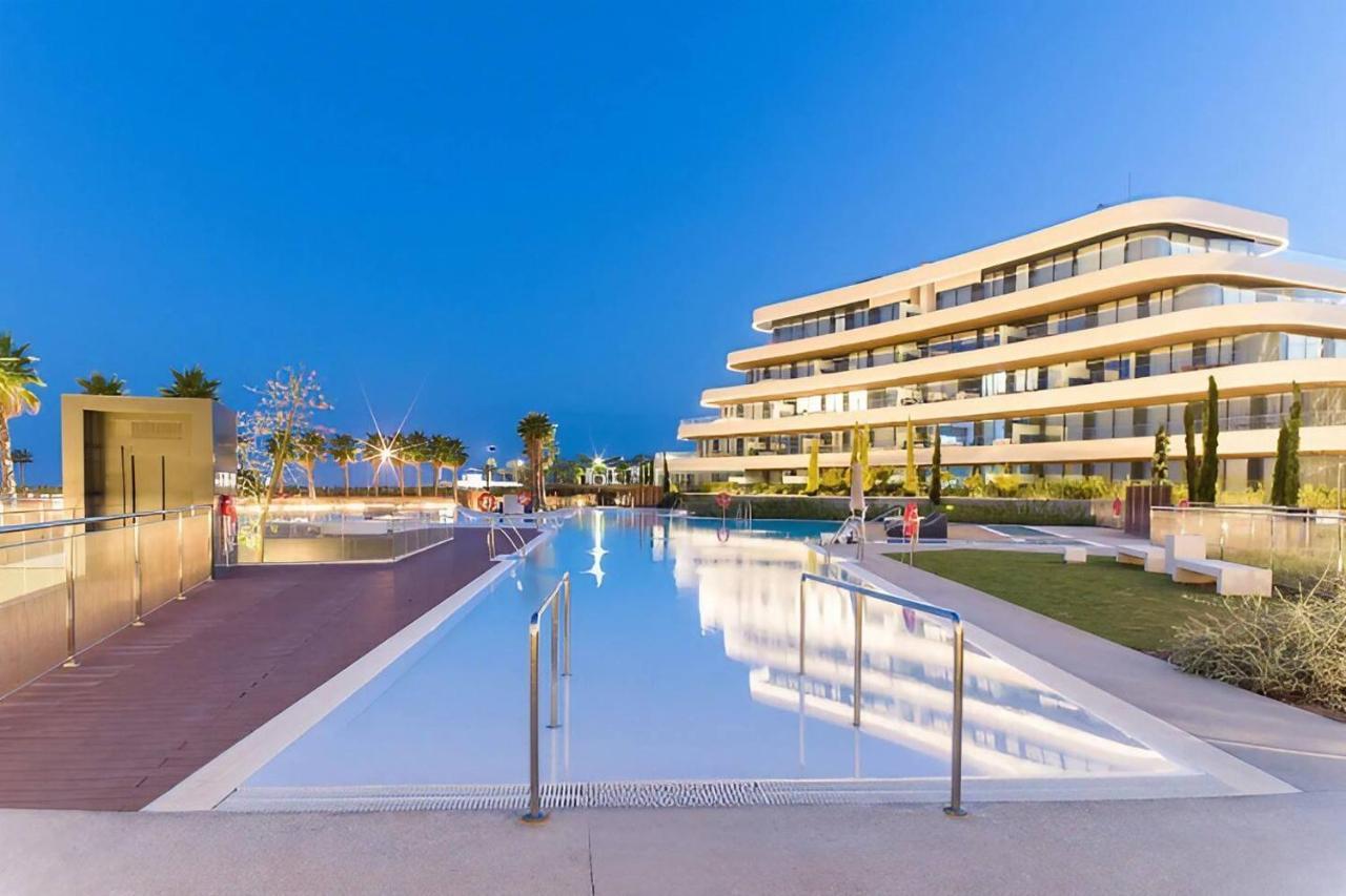 Luxury Complex Beachfront Apartment, Infinity Pool, Sauna, Gym And Large Terrace Torremolinos Exterior foto