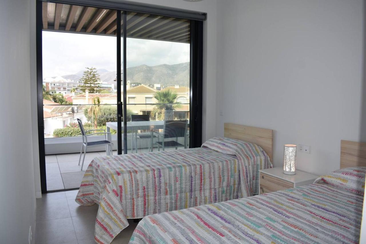 Luxury Complex Beachfront Apartment, Infinity Pool, Sauna, Gym And Large Terrace Torremolinos Exterior foto
