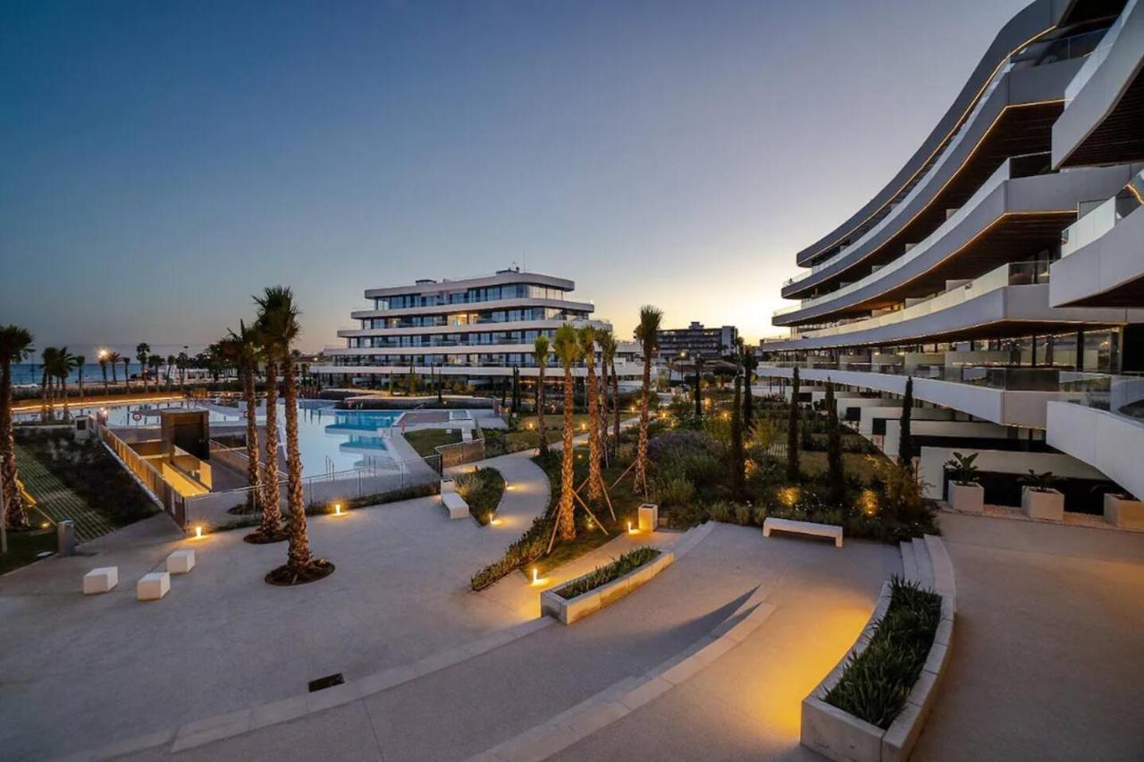 Luxury Complex Beachfront Apartment, Infinity Pool, Sauna, Gym And Large Terrace Torremolinos Exterior foto