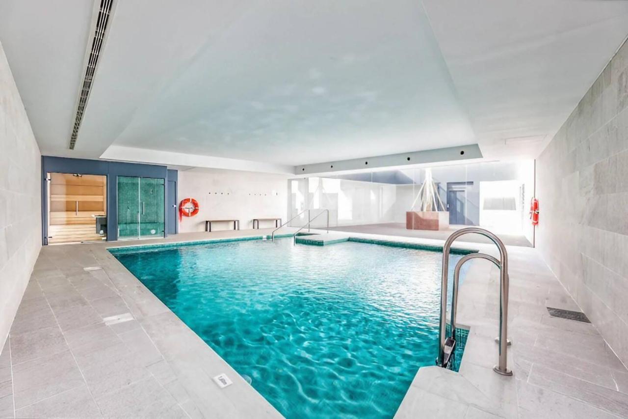 Luxury Complex Beachfront Apartment, Infinity Pool, Sauna, Gym And Large Terrace Torremolinos Exterior foto